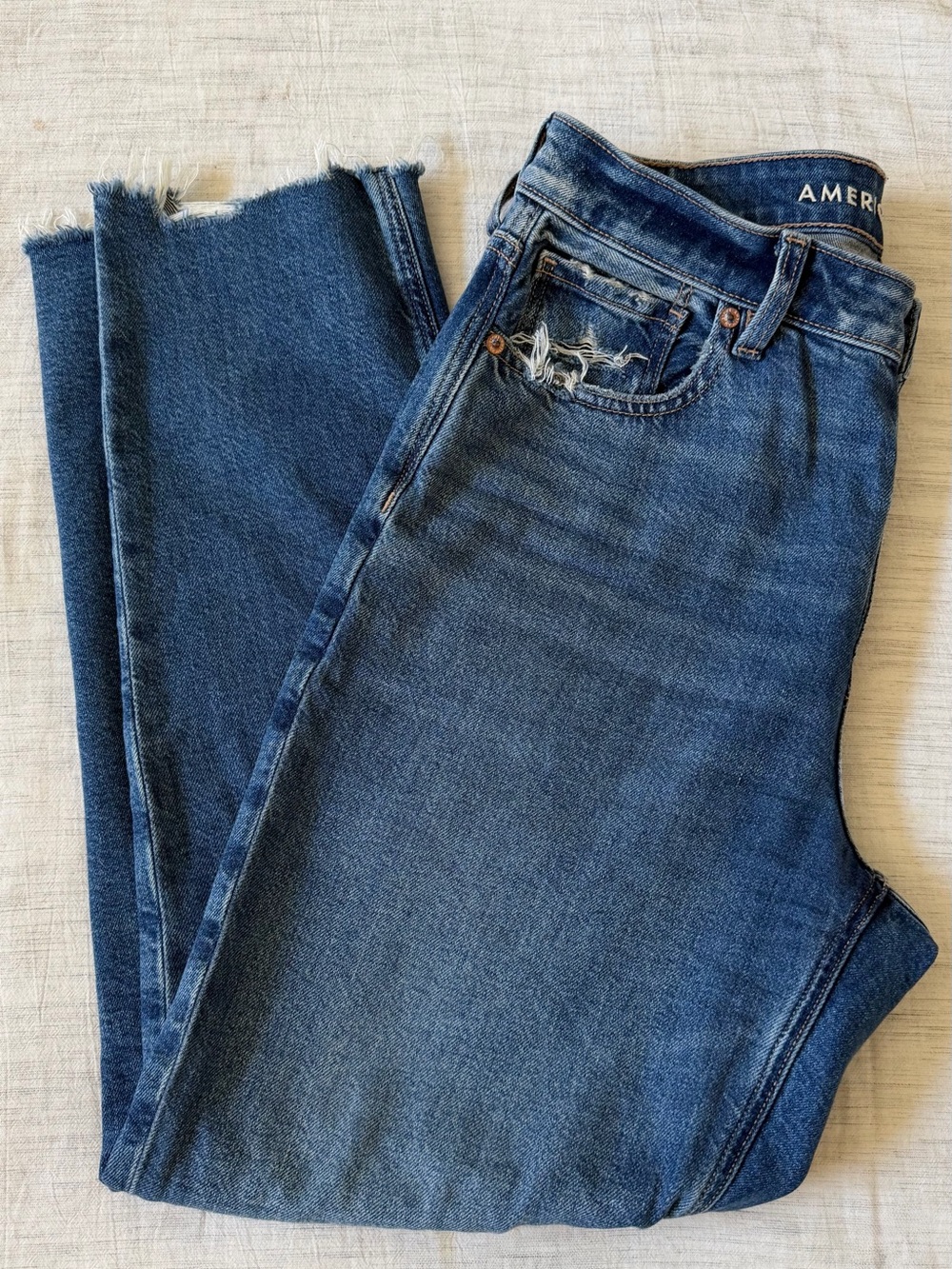 American Eagle Outfitters Women's Distressed Mom Jeans with Frayed Hem - 8 Short